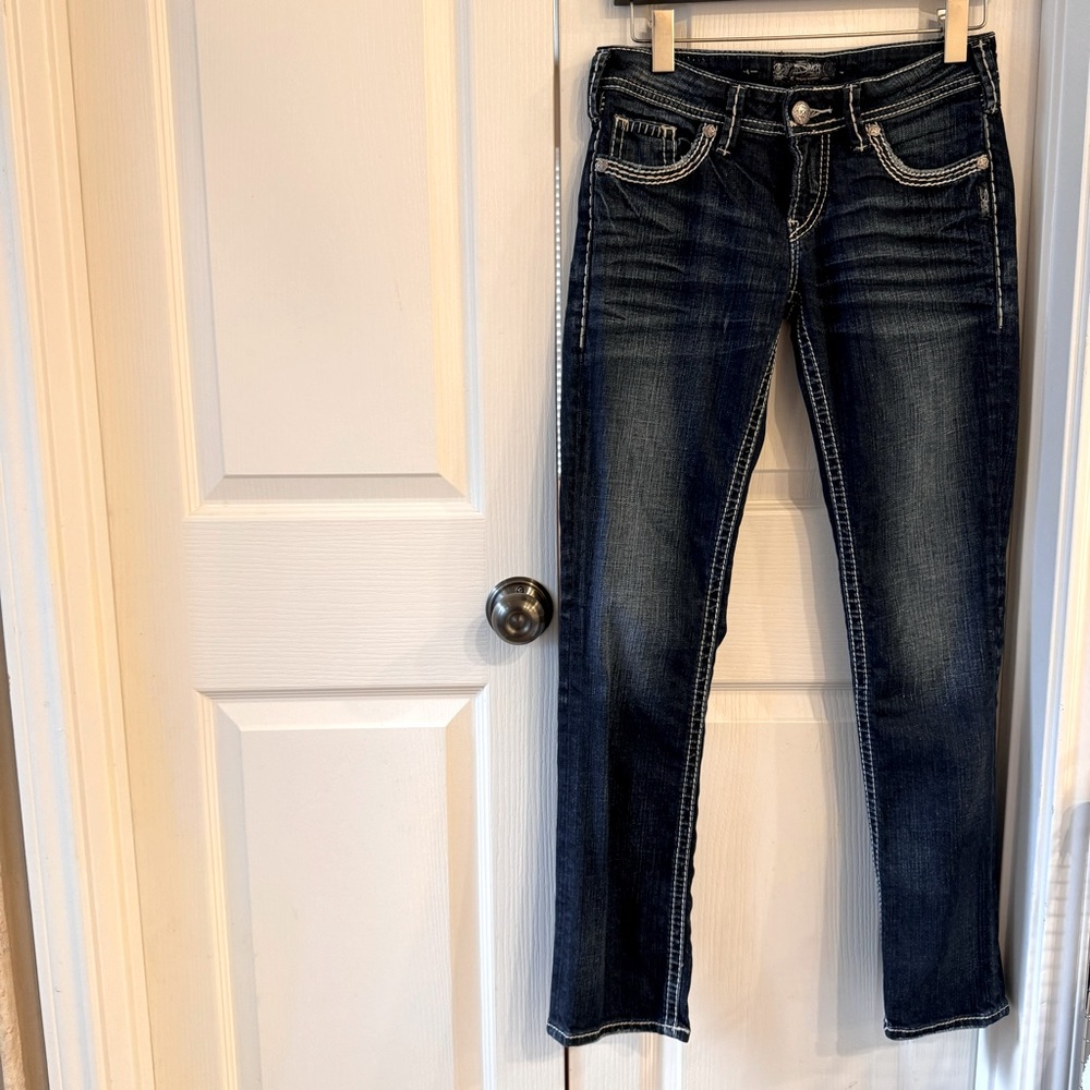 Like new-Silver Jeans Berkley Flap Straight Leg Dark Wash. 26x30